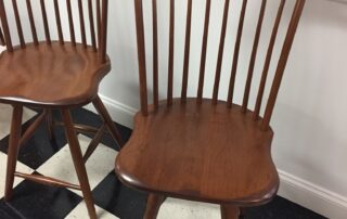 Saybrook Thumb Back Stool with classic design and swivel function, perfect for kitchen islands or bar areas.