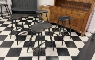 Set of 4 Saddle Seat Kitchen Stools in Antique Black over Red Crackle finish, 29in seat height, ideal for bar heights of 41in-42in.