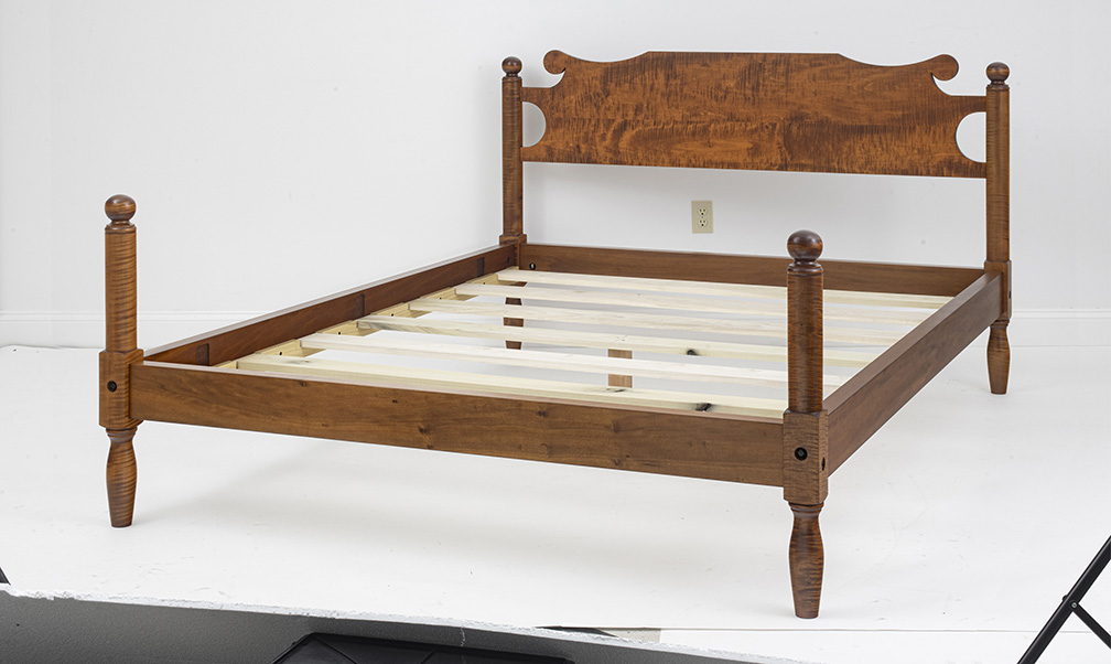Queen Size South Carolina Low Poster Bed-image